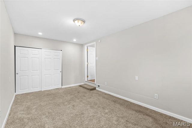 1045 S Waterford Drive, Florissant, MO 63033