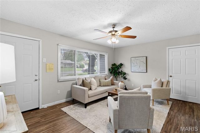 1045 S Waterford Drive, Florissant, MO 63033