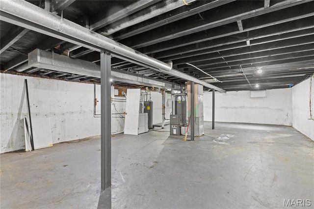 1045 S Waterford Drive, Florissant, MO 63033