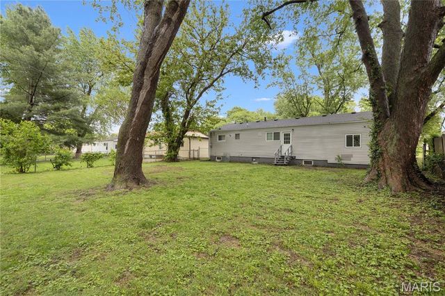 1045 S Waterford Drive, Florissant, MO 63033