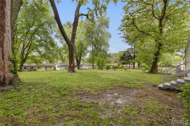 1045 S Waterford Drive, Florissant, MO 63033