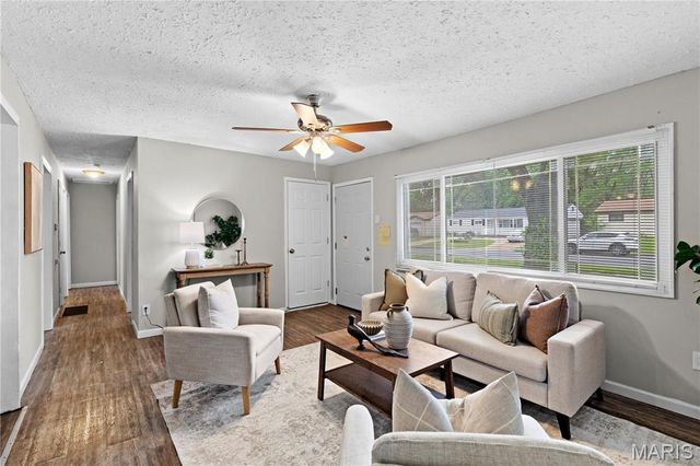 1045 S Waterford Drive, Florissant, MO 63033
