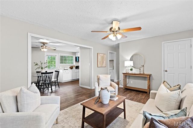 1045 S Waterford Drive, Florissant, MO 63033