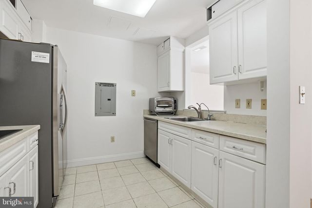 2216 WINDROW DR, Princeton, NJ 08540