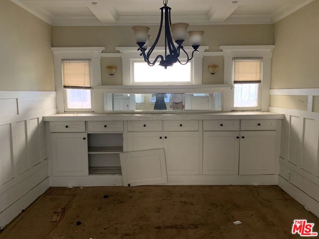 4305 S Flower Street, Los Angeles, CA 90037
