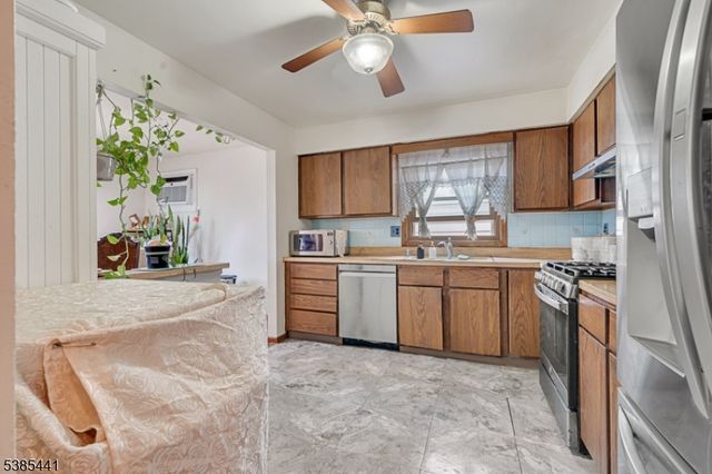 514 E Elm St, Linden City, NJ 07036