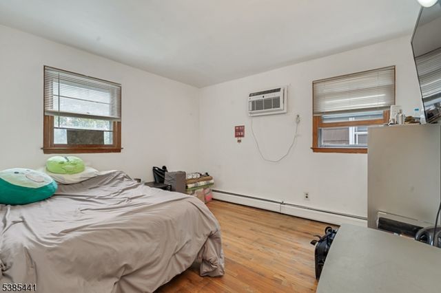 514 E Elm St, Linden City, NJ 07036