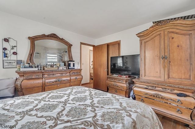 514 E Elm St, Linden City, NJ 07036