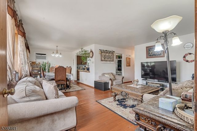 514 E Elm St, Linden City, NJ 07036