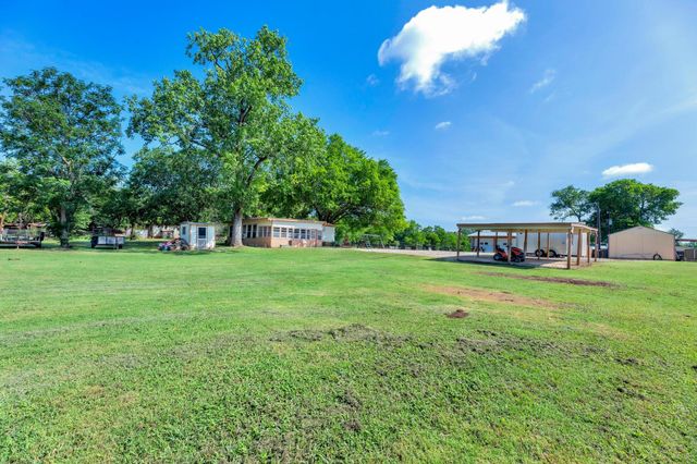 148 Meadows DR, Elgin, TX 78621