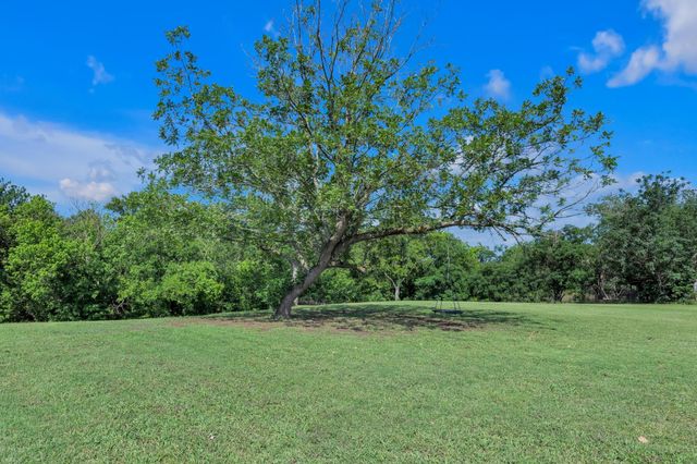 148 Meadows DR, Elgin, TX 78621