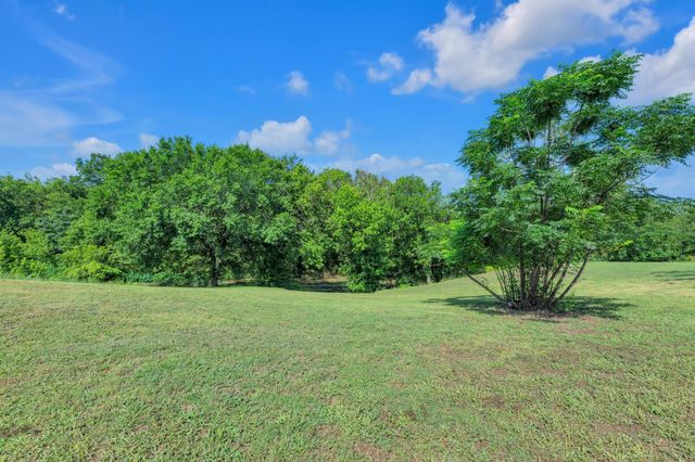 148 Meadows DR, Elgin, TX 78621