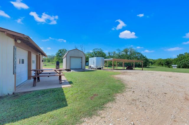 148 Meadows DR, Elgin, TX 78621
