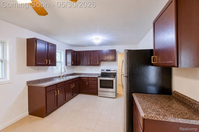 23075 Vance Avenue, Hazel Park, MI 48030