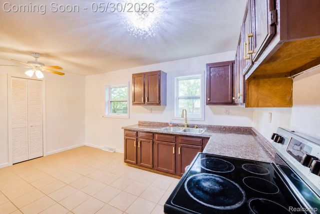 23075 Vance Avenue, Hazel Park, MI 48030