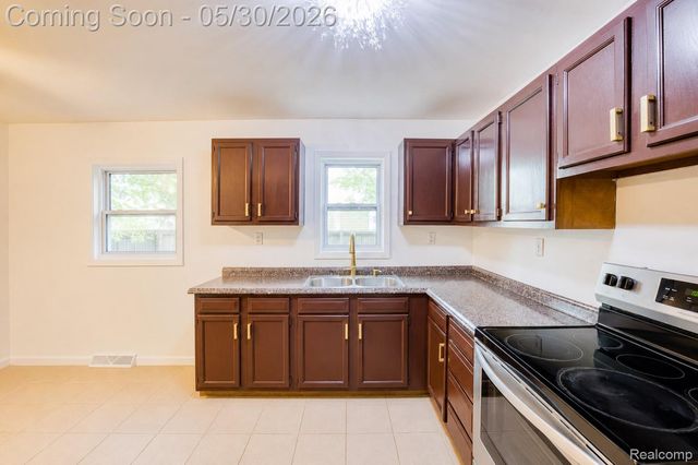 23075 Vance Avenue, Hazel Park, MI 48030