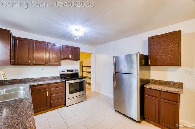 23075 Vance Avenue, Hazel Park, MI 48030