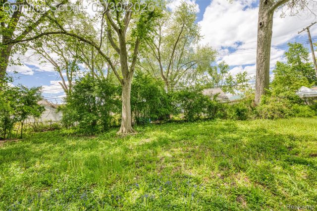 23075 Vance Avenue, Hazel Park, MI 48030