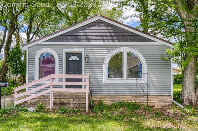 23075 Vance Avenue, Hazel Park, MI 48030