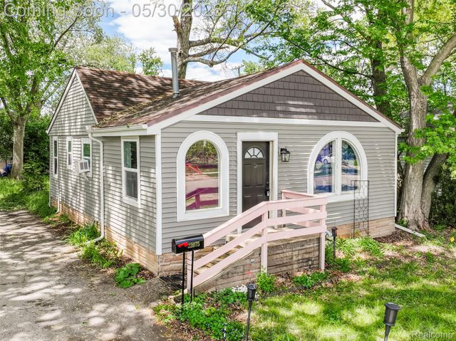23075 Vance Avenue, Hazel Park, MI 48030