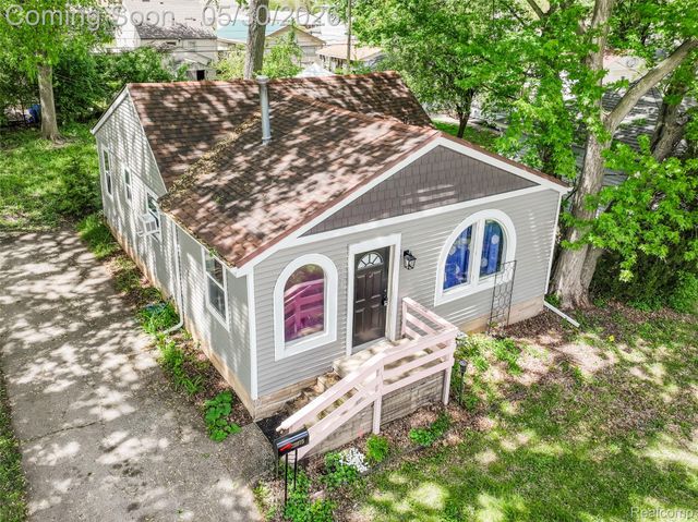 23075 Vance Avenue, Hazel Park, MI 48030