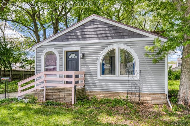 23075 Vance Avenue, Hazel Park, MI 48030