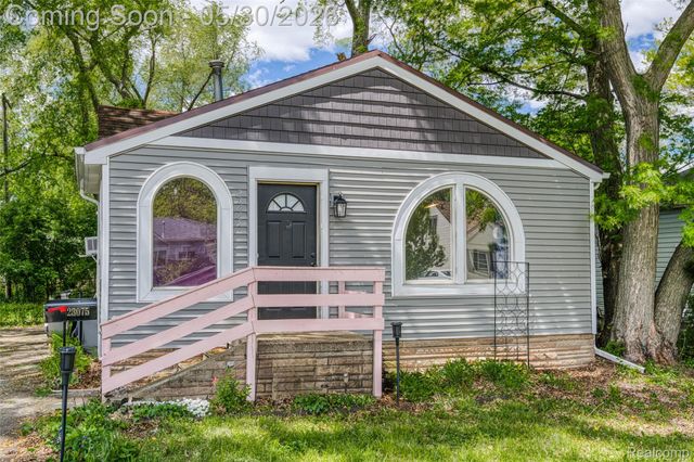 23075 Vance Avenue, Hazel Park, MI 48030
