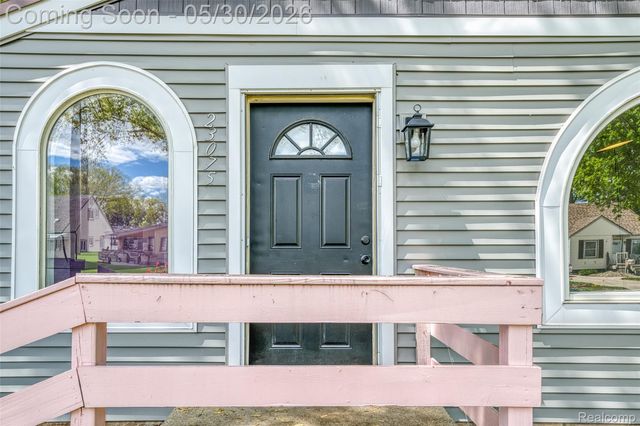23075 Vance Avenue, Hazel Park, MI 48030