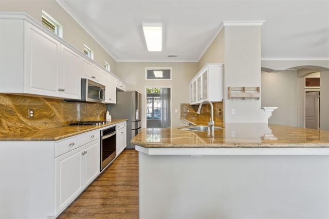 5533 W River Bottom Avenue, Fresno, CA 93722