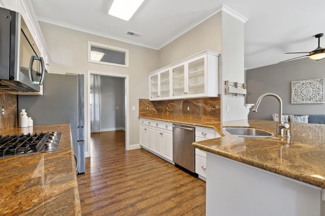 5533 W River Bottom Avenue, Fresno, CA 93722