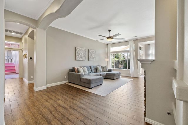 5533 W River Bottom Avenue, Fresno, CA 93722
