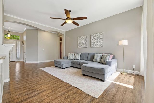 5533 W River Bottom Avenue, Fresno, CA 93722