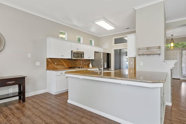 5533 W River Bottom Avenue, Fresno, CA 93722