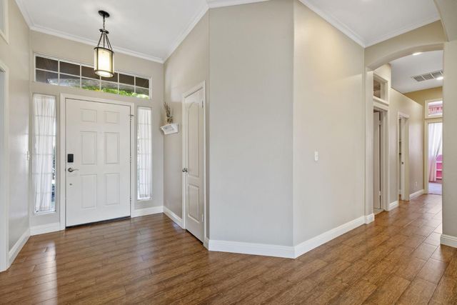 5533 W River Bottom Avenue, Fresno, CA 93722