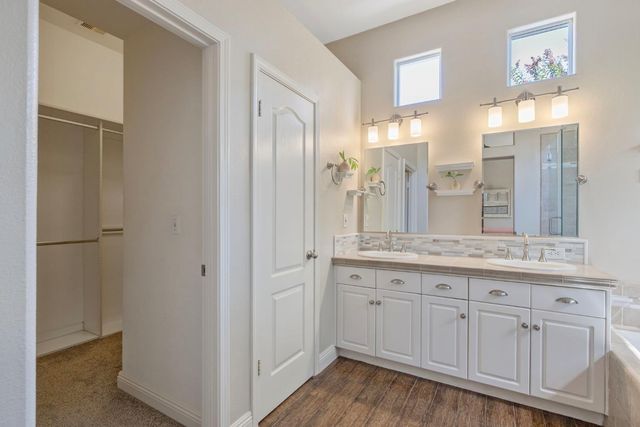 5533 W River Bottom Avenue, Fresno, CA 93722