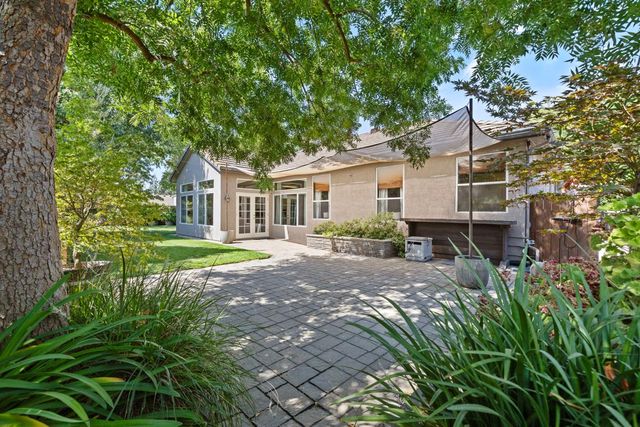 5533 W River Bottom Avenue, Fresno, CA 93722