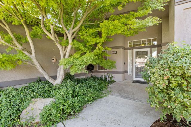 5533 W River Bottom Avenue, Fresno, CA 93722