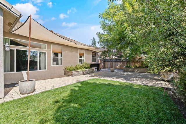 5533 W River Bottom Avenue, Fresno, CA 93722
