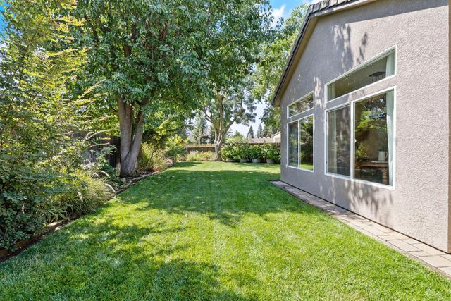 5533 W River Bottom Avenue, Fresno, CA 93722