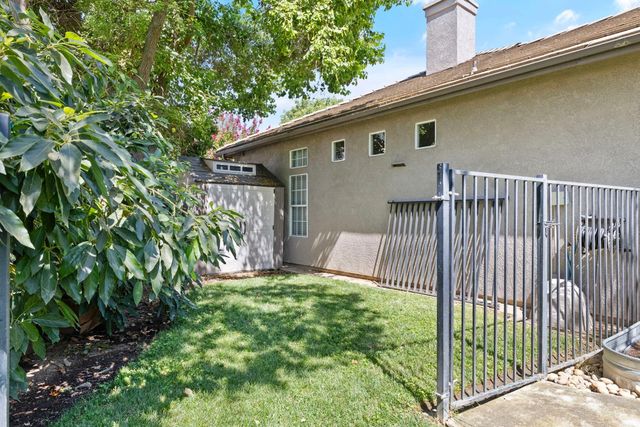 5533 W River Bottom Avenue, Fresno, CA 93722