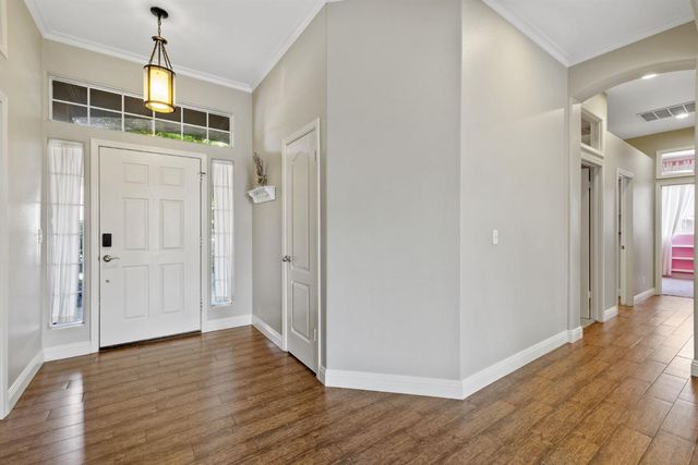 5533 W River Bottom Avenue, Fresno, CA 93722