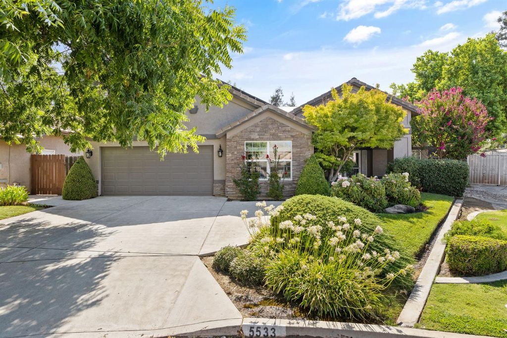5533 W River Bottom Avenue, Fresno, CA 93722