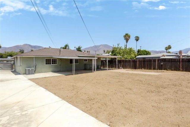 27143 Norwood, Highland, CA 92346
