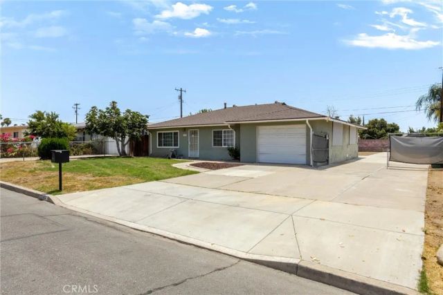 27143 Norwood, Highland, CA 92346