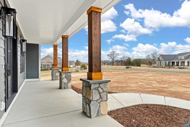 12 LANGDON WOODS DR, Dyke, VA 22935