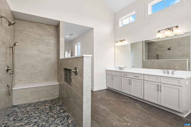 12 LANGDON WOODS DR, Dyke, VA 22935