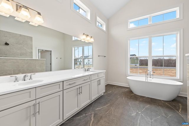 12 LANGDON WOODS DR, Dyke, VA 22935