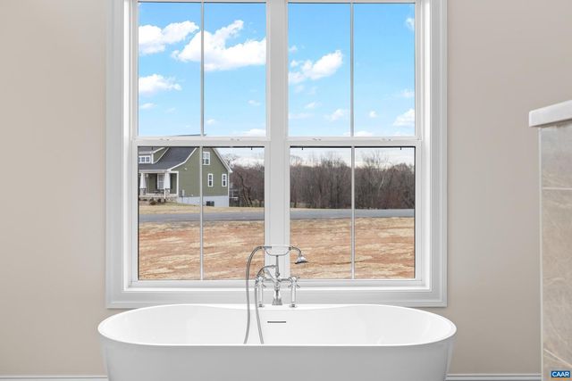 12 LANGDON WOODS DR, Dyke, VA 22935