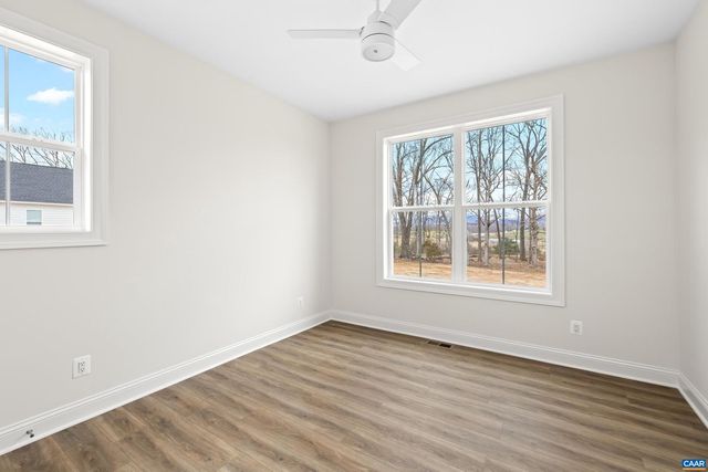 12 LANGDON WOODS DR, Dyke, VA 22935