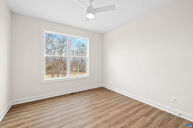 12 LANGDON WOODS DR, Dyke, VA 22935